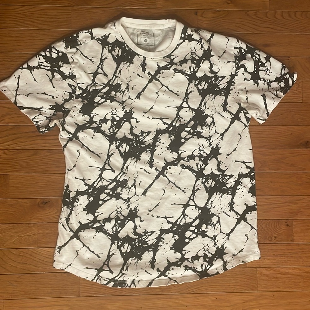 Rue 21 short sleeve tee with jersey scoop hem size medium
